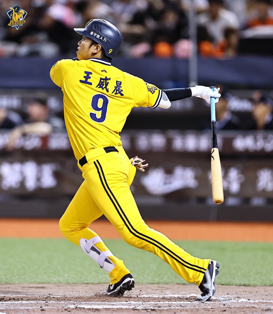 中信兄弟在大巨蛋勝統一獅：克迪領軍奪勝，岳政華致勝全壘打