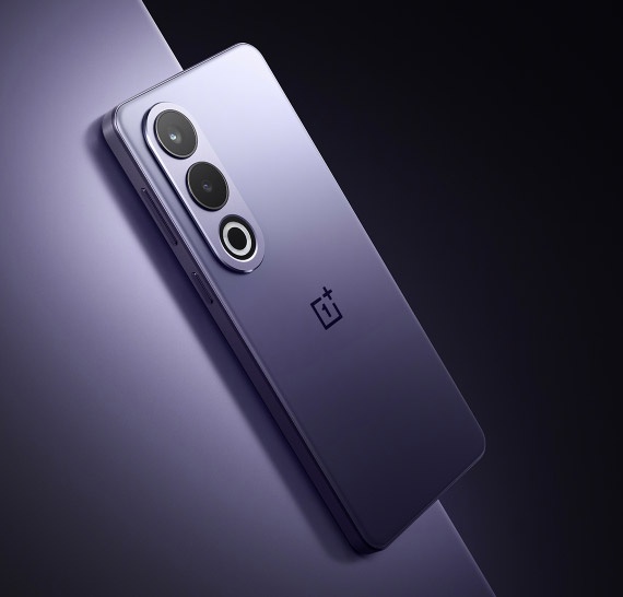 OnePlus Ace 3V搭載Snapdragon 7+ Gen 3處理器，率先採用120Hz螢幕與100W快充技術