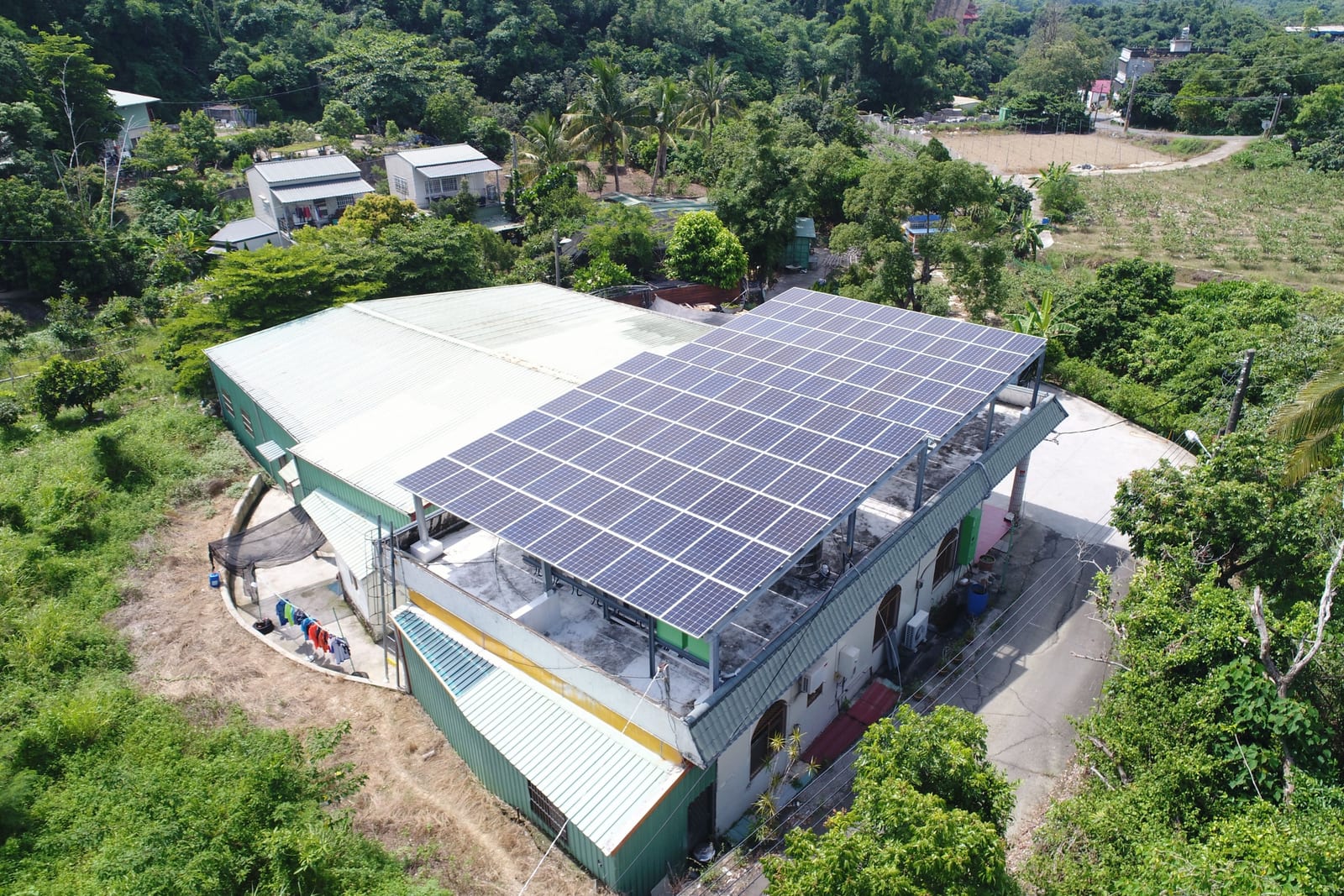 高雄市政府推動綠電轉型，舉辦太陽光電設置說明會助力永續發展