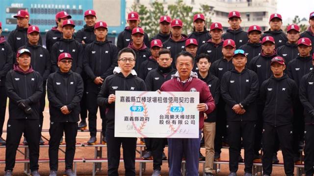 猿開訓不見陳禹勳  談薪多2「複」翁