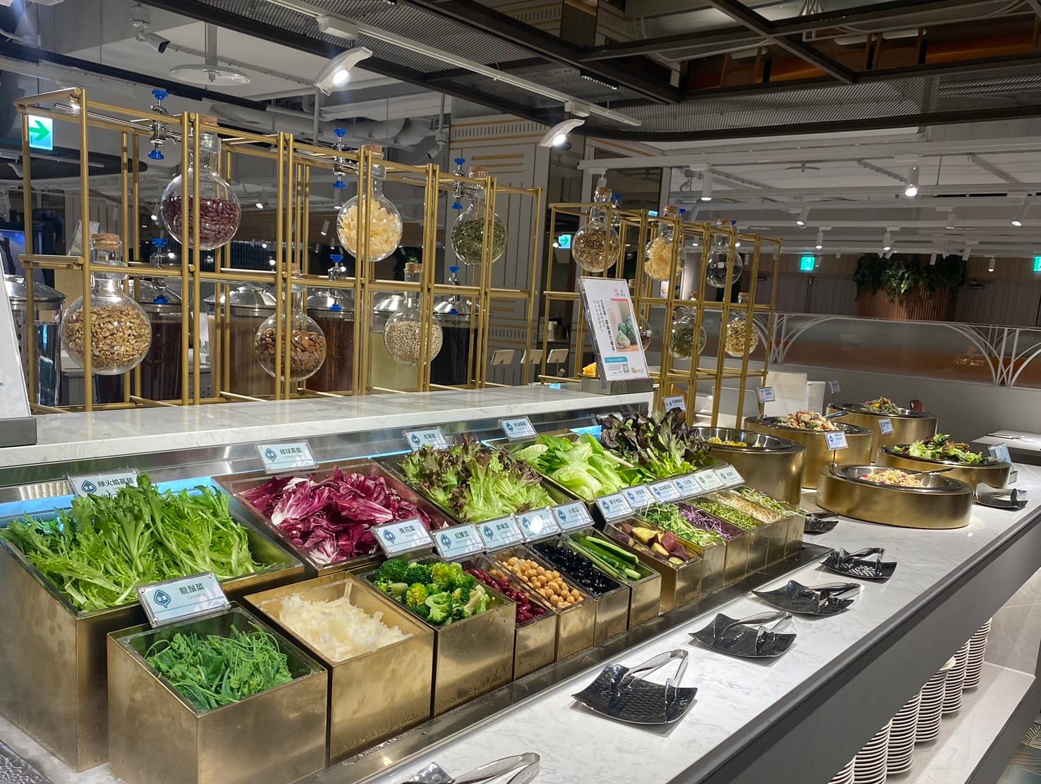 台北知名蔬食餐廳「果然匯」創始店明曜店宣布結業，網友感嘆不捨