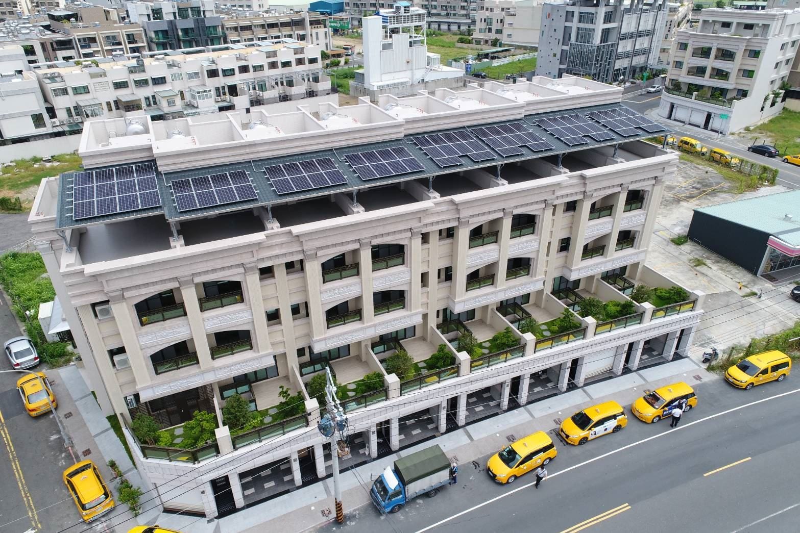 高雄市政府推動太陽光電與淨零建築：邀請您共創綠色未來！