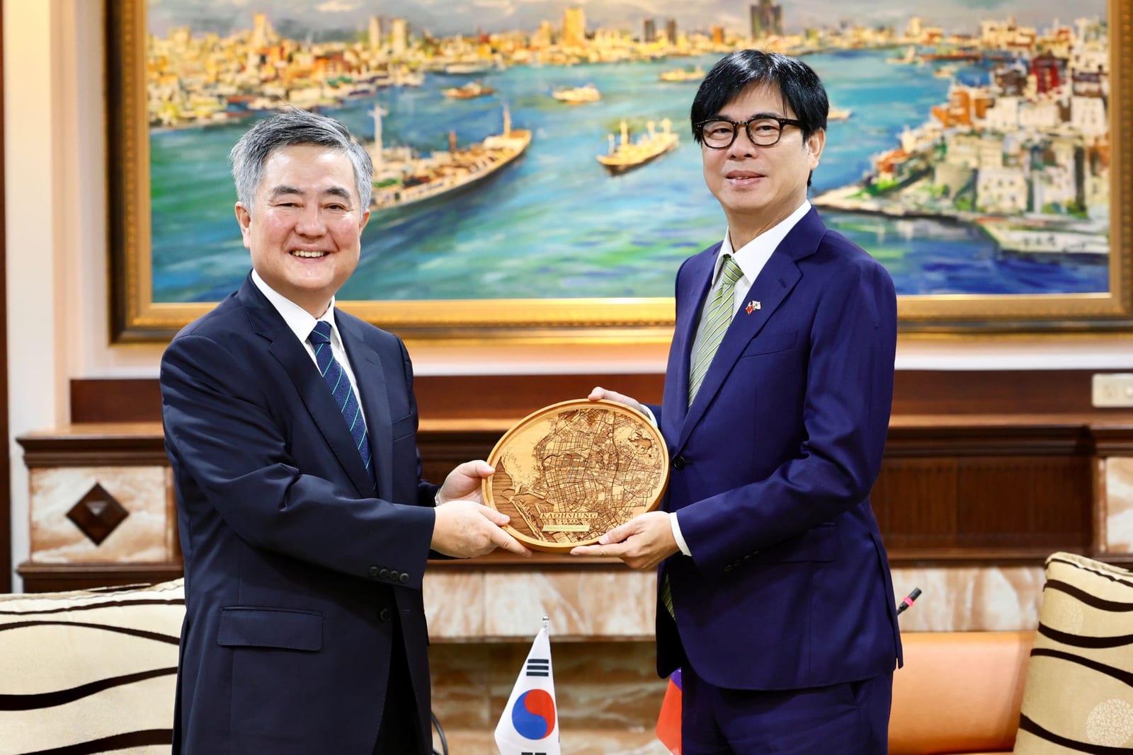 高雄市長陳其邁與韓國駐台代表李殷鎬熱情會晤，共創台韓合作新里程