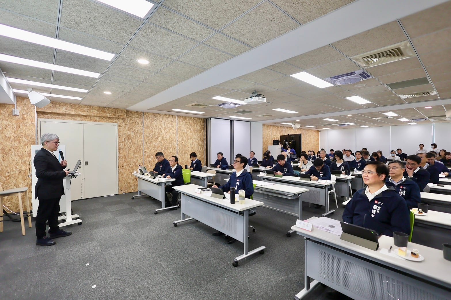 高雄市邁向淨零轉型之路：碳費政策與企業因應策略分享會