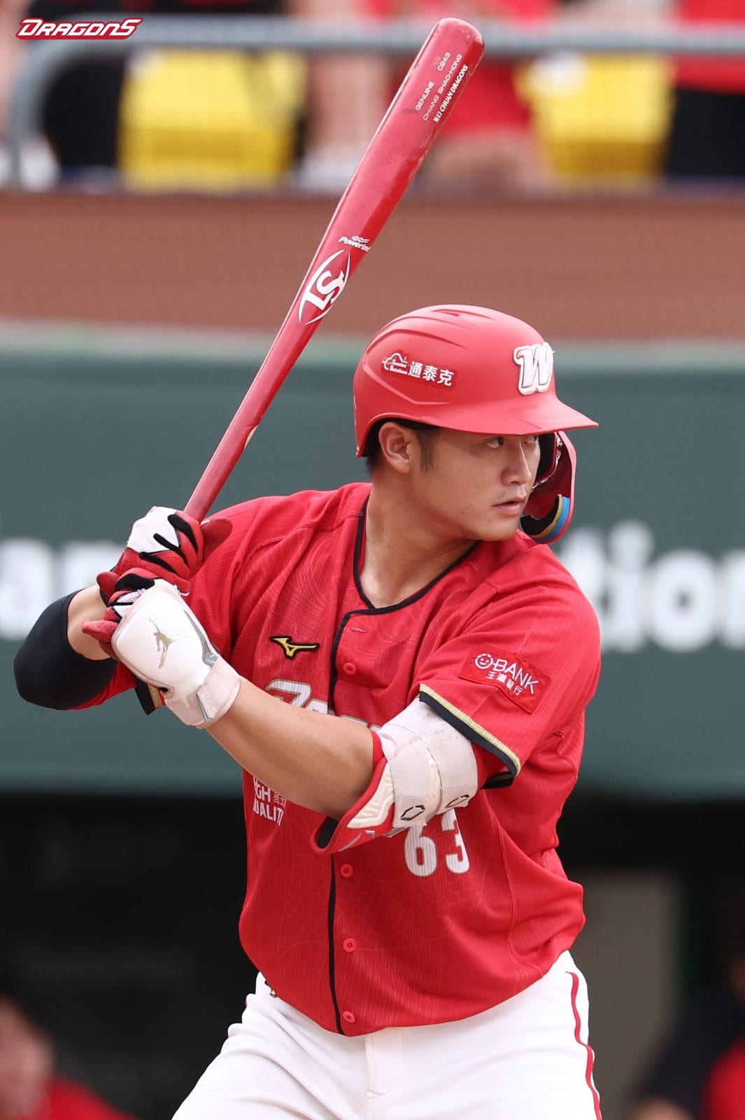 味全龍狂飆火力，21支安打壓制台鋼雄鷹，14比0大勝迎接勝利