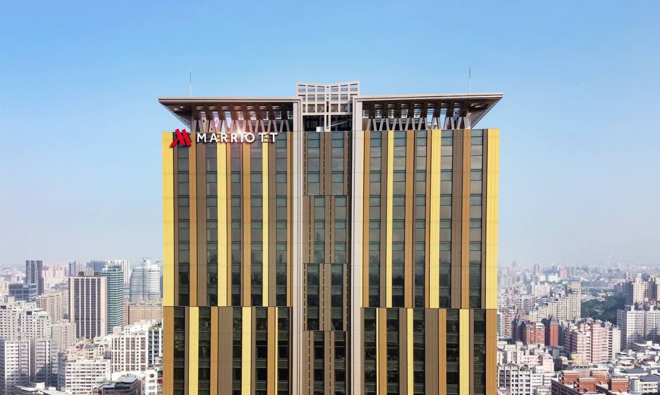 高雄萬豪酒店2025新春佳餚盛宴 —— 金蛇賀歲，歡慶新春