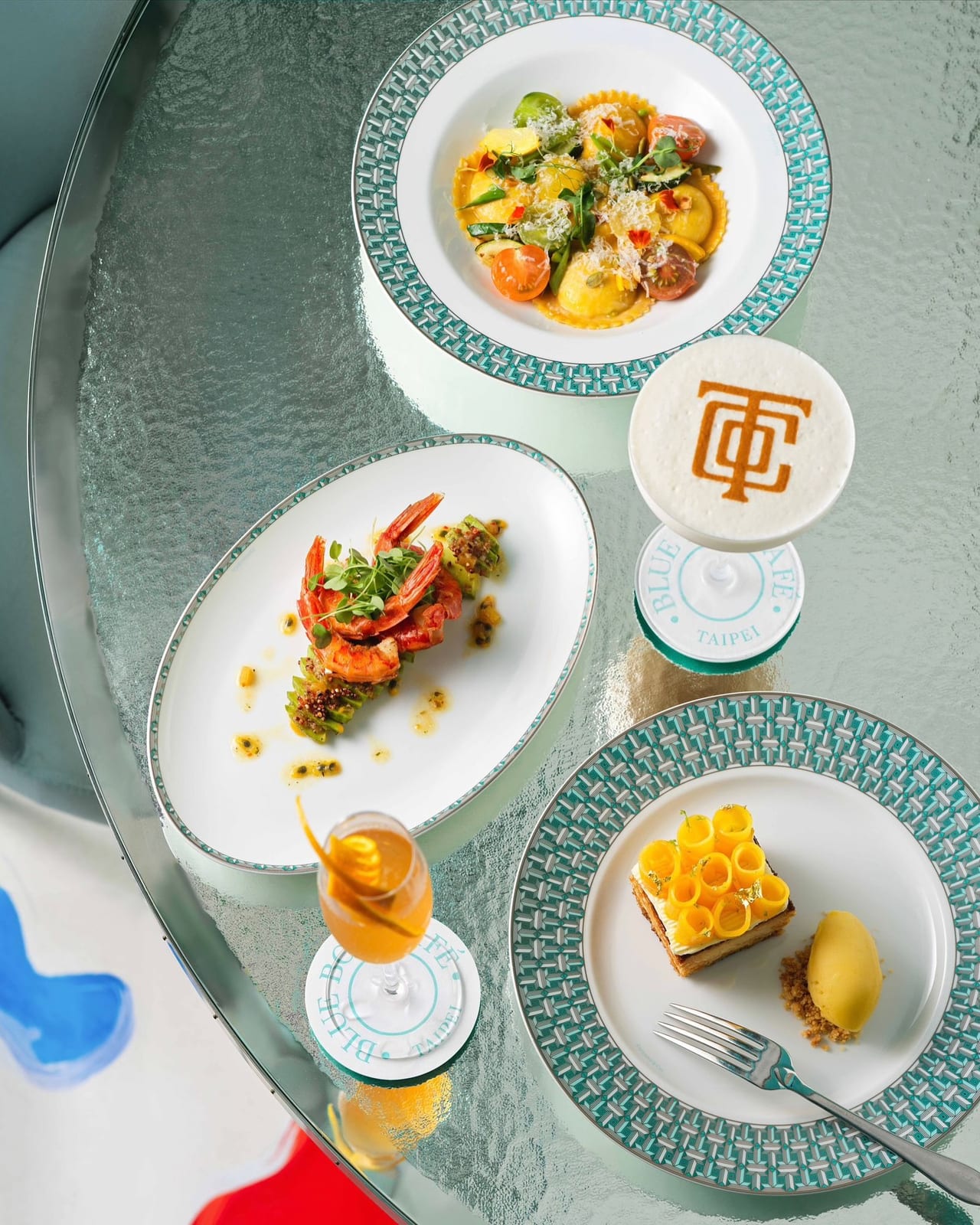 體驗奢華與美味的「Blue Box Café Taipei」