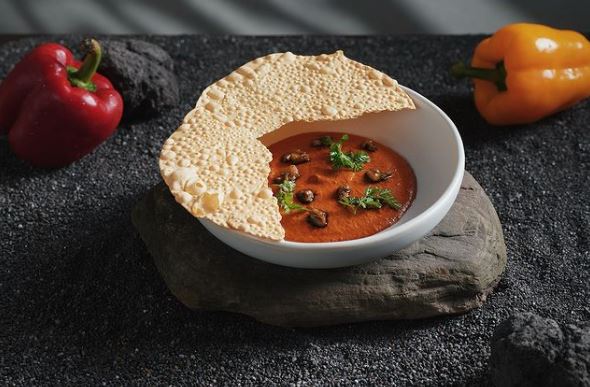 台北新開蔬食餐廳「Clavius」：結合環保與美食的象徵