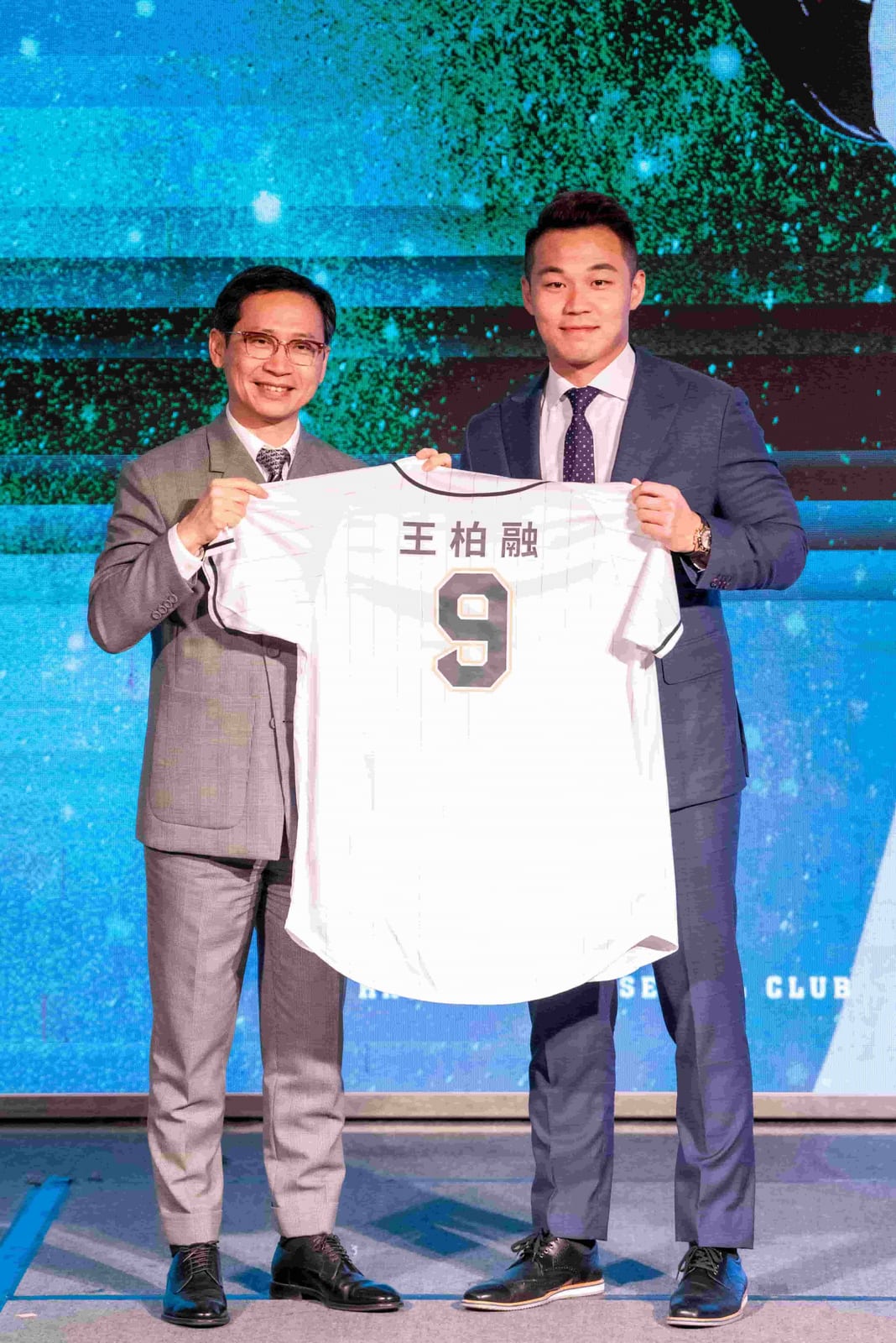 王柏融返台加盟台鋼雄鷹共創新一季高峰