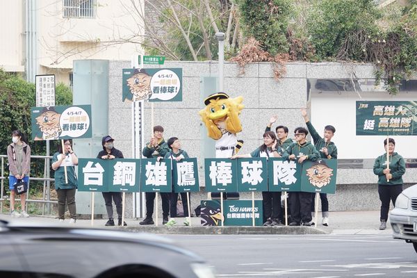 台鋼雄鷹展翅高飛,迎戰首個一軍賽季,高雄街頭活動激勵人心