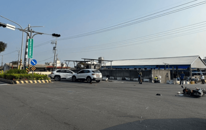 萬丹鄉河堤北路嚴重交通事故 行車務必注意左右方來車