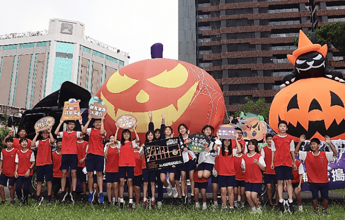 「巨型南瓜」高雄出沒搶先快閃五福國中 妝點高雄萬聖節