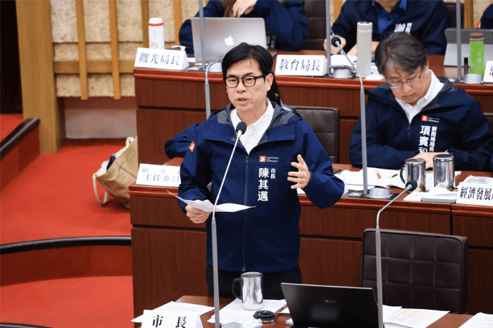 議員關心左營設置日照中心議題 陳其邁：全力照顧住戶生活 讓眷村生活更便利