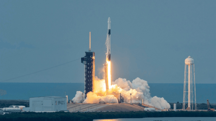 沙烏地阿拉伯首位女太空人乘坐SpaceX火箭成功升空