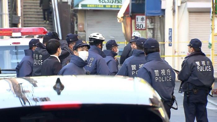 東京旅館爆發人質挾持事件!男嫌持刀遭警逮捕,女房客平安獲釋