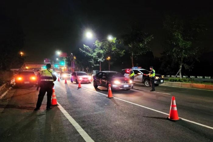 防制違規改裝車,屏警積極取締