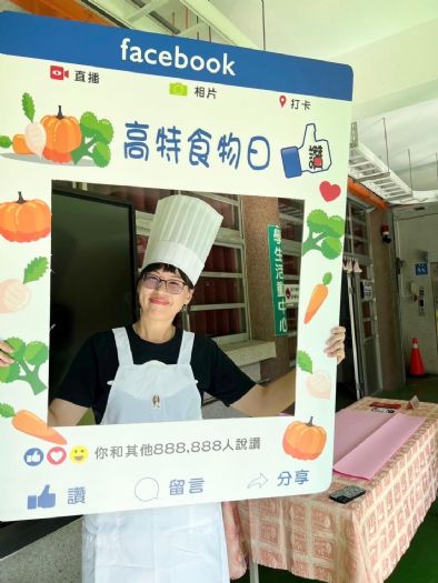 高雄特殊教育學校「友雞食物日」 讓特教孩子在校園「菜市場」買菜,擔任總舖師「辦桌」