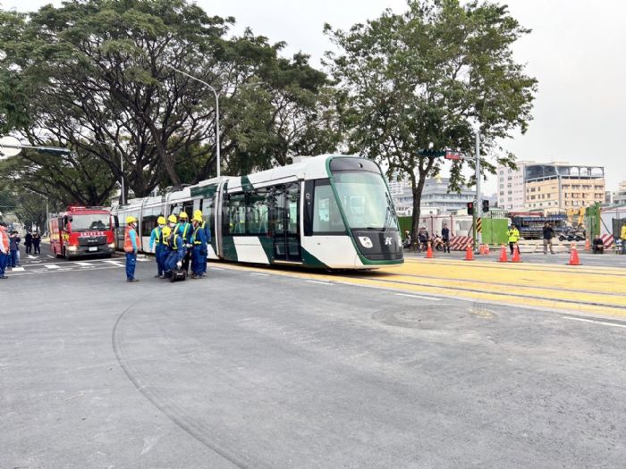 環狀輕軌路段C24(不含上行)-C32(不含)站履勘完成,輕軌成圓113年元旦試營運