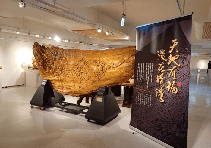 李昱進大師樹瘤木雕特展開幕