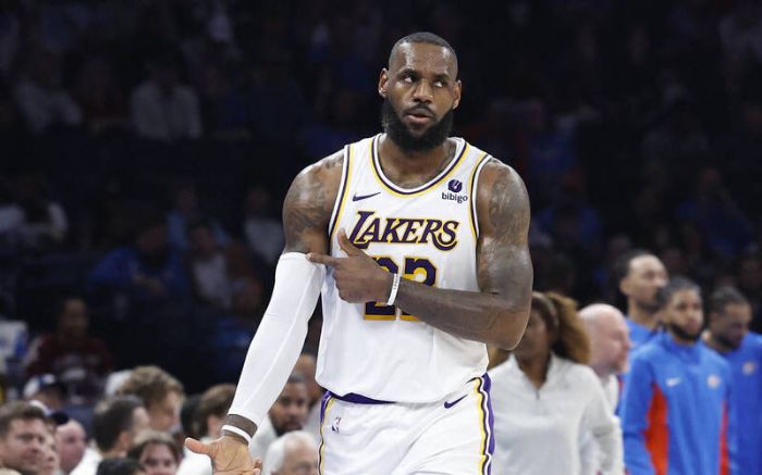 NBA震撼彈!詹皇驚人表現,狂砍40分,三分火力炸裂,創下史無前例的超狂紀錄,這一場勝利對我們來說簡直是迫切需要的!