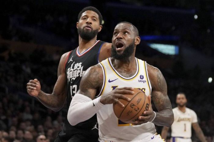 NBA》湖人洛城內戰由詹皇領軍!25分8籃板7助攻險勝快艇,中止4連敗風波