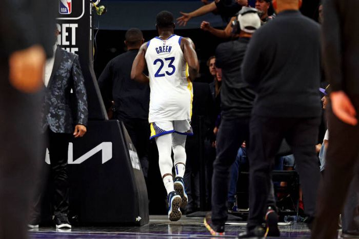 NBA》格林再度因攻擊事件遭逐,布克砍下32分帶領太陽險勝勇士