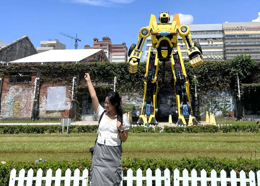 輕鬆暢遊港都必備「高雄好玩卡」 2韓國網紅初體驗直呼高雄卡勝比