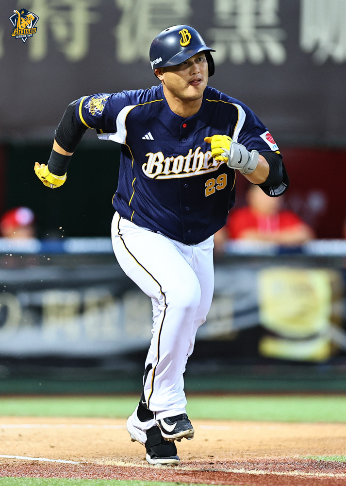 中信兄弟完勝味全龍，猛象打線火力全開奠定勝基