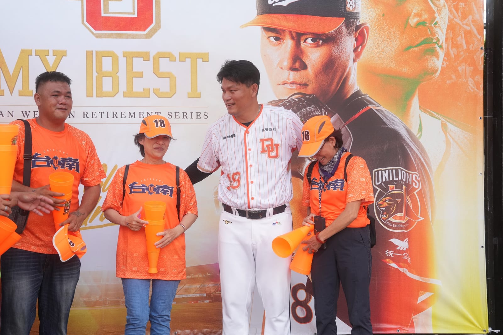 溫馨滿滿的「Du My Best」潘威倫引退簽名會 感動謝幕！