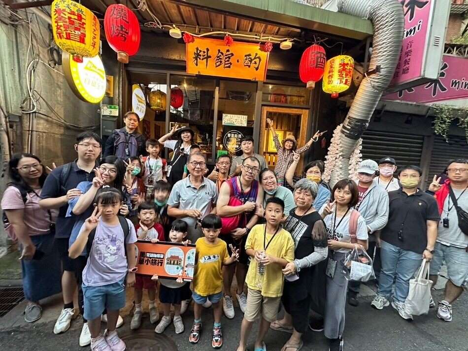 「萬華雙鏈軸廊帶」小旅行圓滿落幕 民眾探索在地文化、體驗店家數位轉型成效