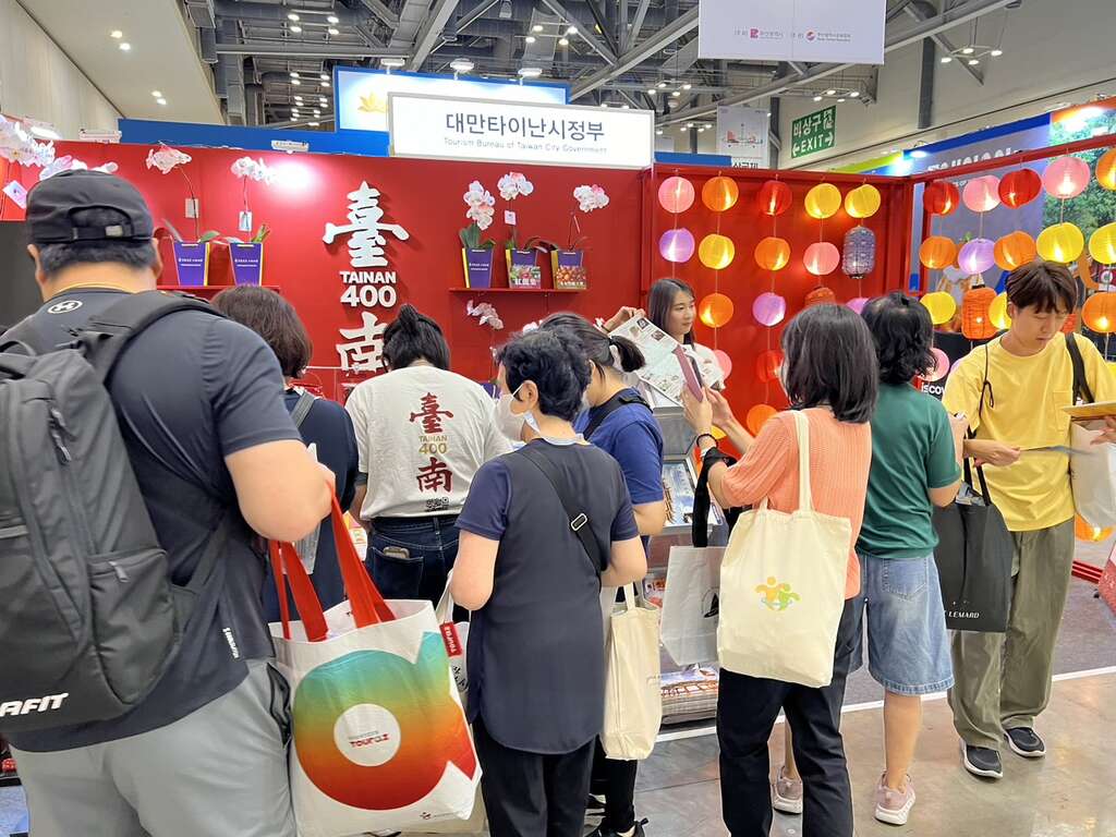 「2024釜山國際旅展」榮獲「展位設計獎」 今日市政會議向黃偉哲市長獻獎
