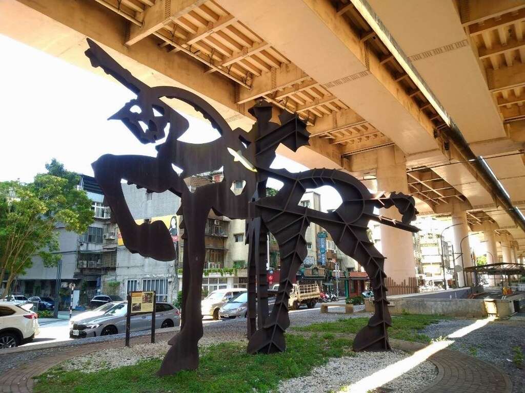 秋日漫步敦化南路林蔭 看見街角大師級公共藝術