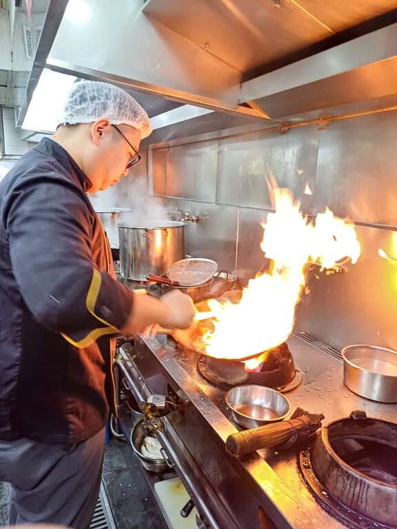 「臺南400‧精湛好食─揣(tshuē)餐廳」系列報導2 紅蟳米糕、古早味拼盤,阿霞飯店不容錯過的經典菜