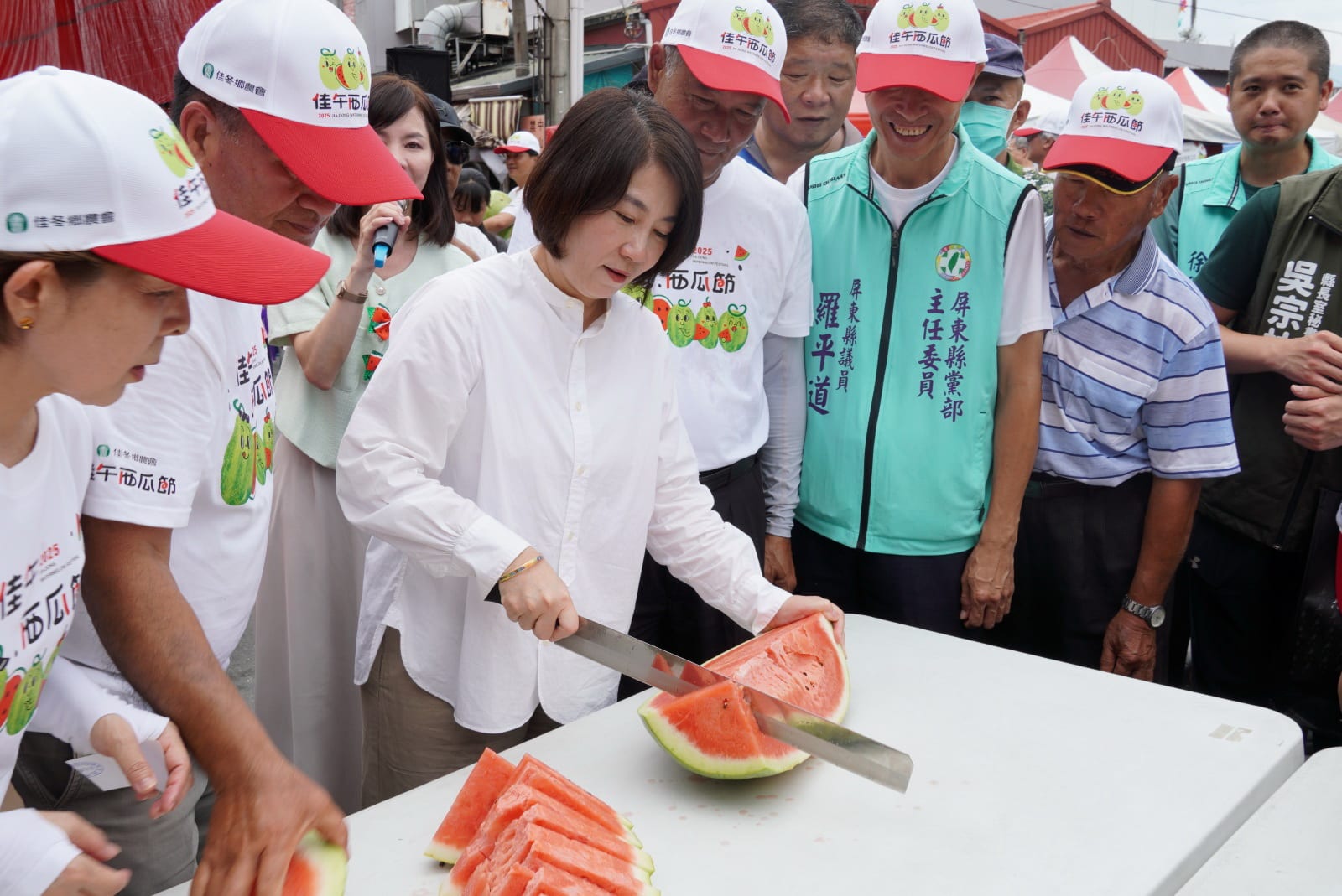 端午封街立西瓜！佳冬880顆齊立、熱鬧滾滾祈安康