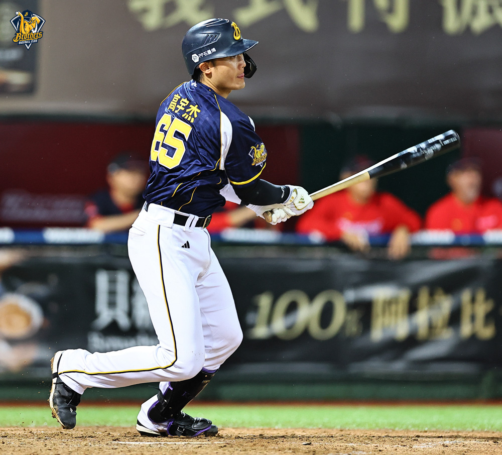 中信兄弟勝出天母對決，4比2擊敗味全龍