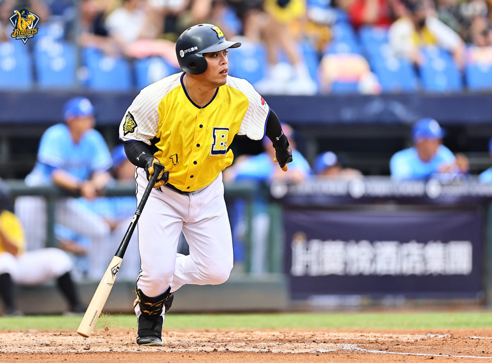 中信兄弟逆轉勝富邦悍將，英雄豪情滿滿！