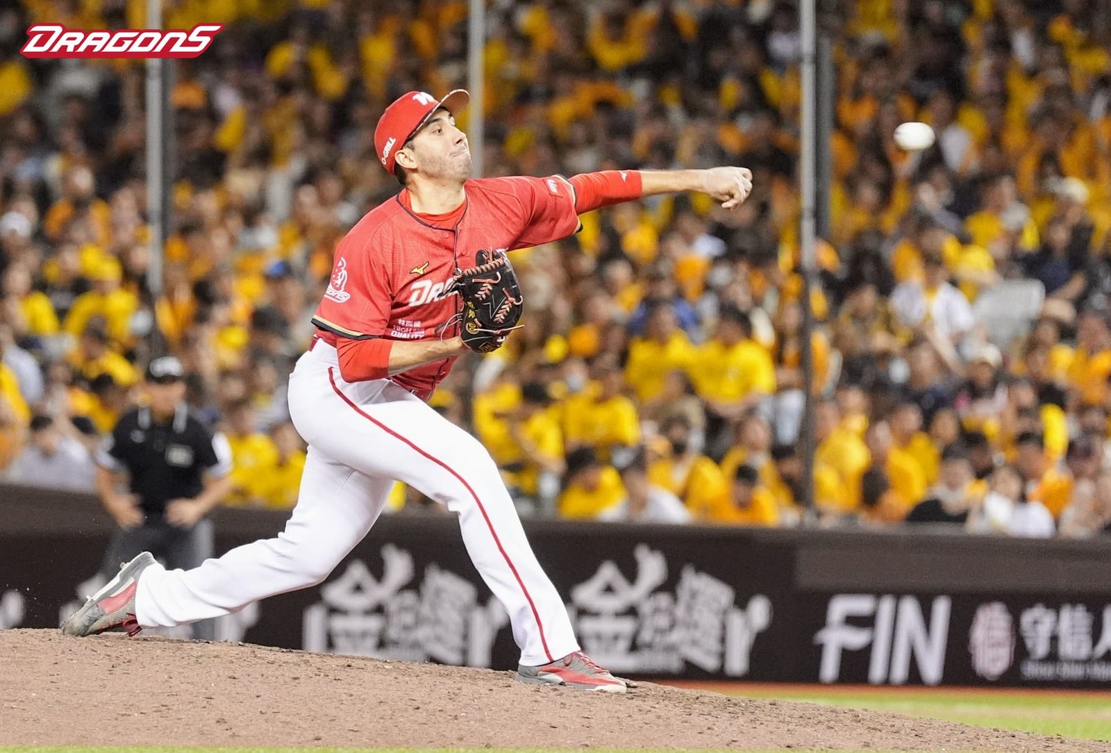 味全龍隊精彩攻防，5比1擊敗中信兄弟迎勝利