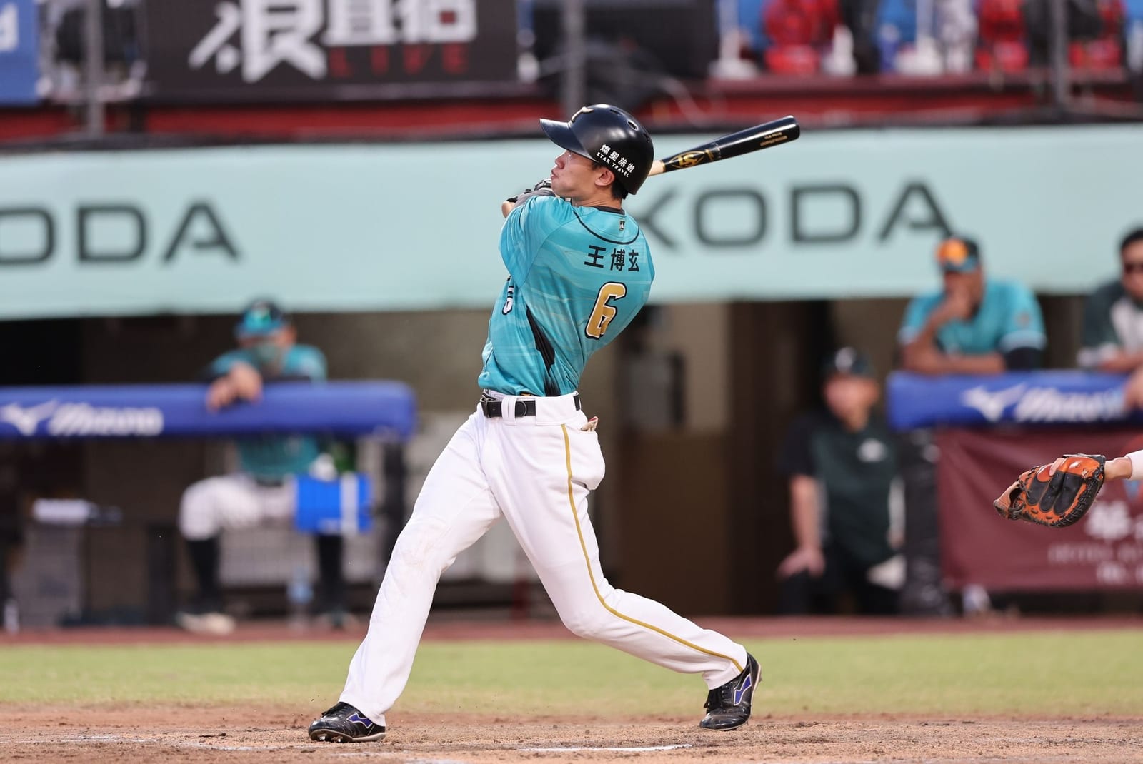 台鋼雄鷹火力全開，11:6擊敗Rakuten Monkeys贏得三連戰