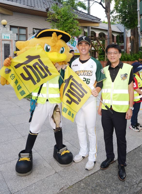 台鋼雄鷹攜手高雄推動交通安全，全力守護孩子的未來！