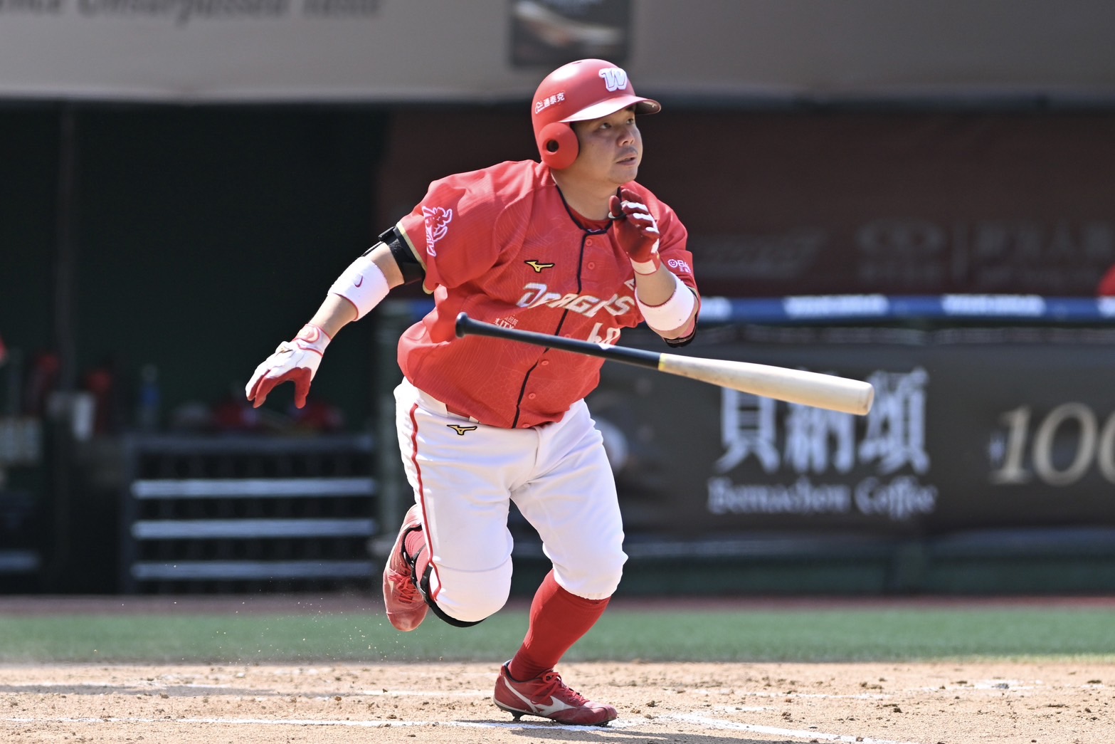 味全龍逆轉擊敗樂天桃猿，7比4勝出！