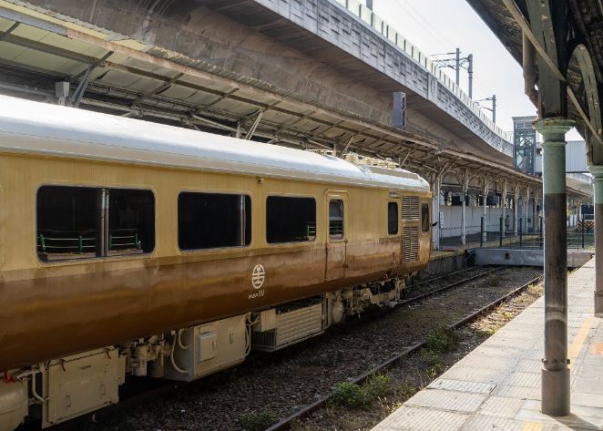 鐵道迷衝了！「台中驛鐵道文化園區」文青選物店、復古車廂咖啡廳一起走路歷史