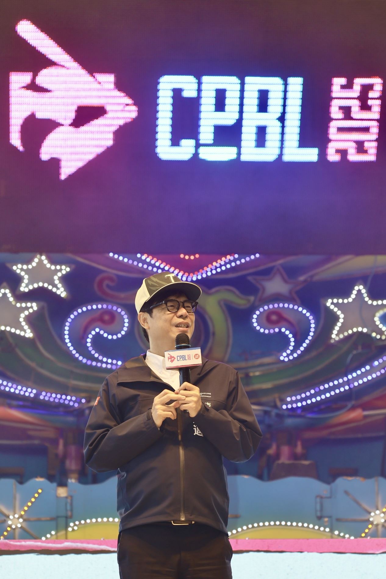 陳其邁出席中華職棒36年開季團圓大辦桌，寄望台鋼雄鷹創佳績，為高雄雄勇加油