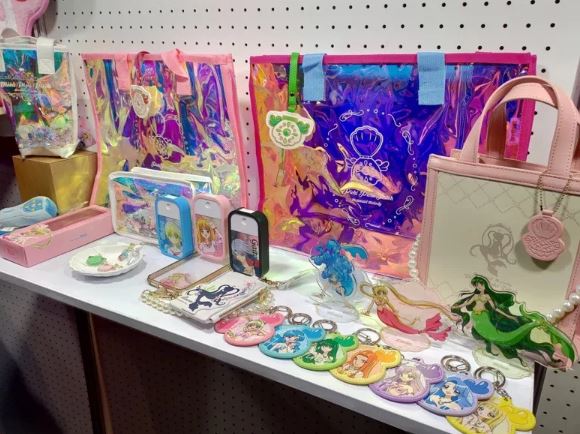 快閃一個月！【真珠美人魚】20週年活動登陸誠品南西 限定拍貼機、必收夢幻商品一次看