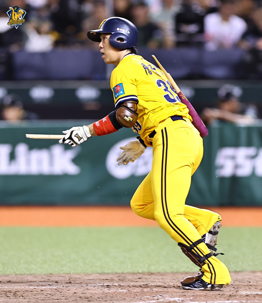 中信兄弟擊敗台鋼雄鷹，德保拉與吳俊偉助隊連勝