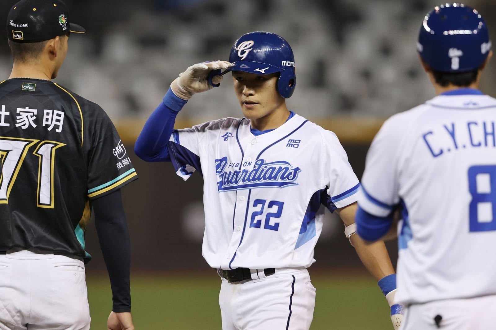 富邦悍將齊心協力，終結台鋼雄鷹，迎接勝利