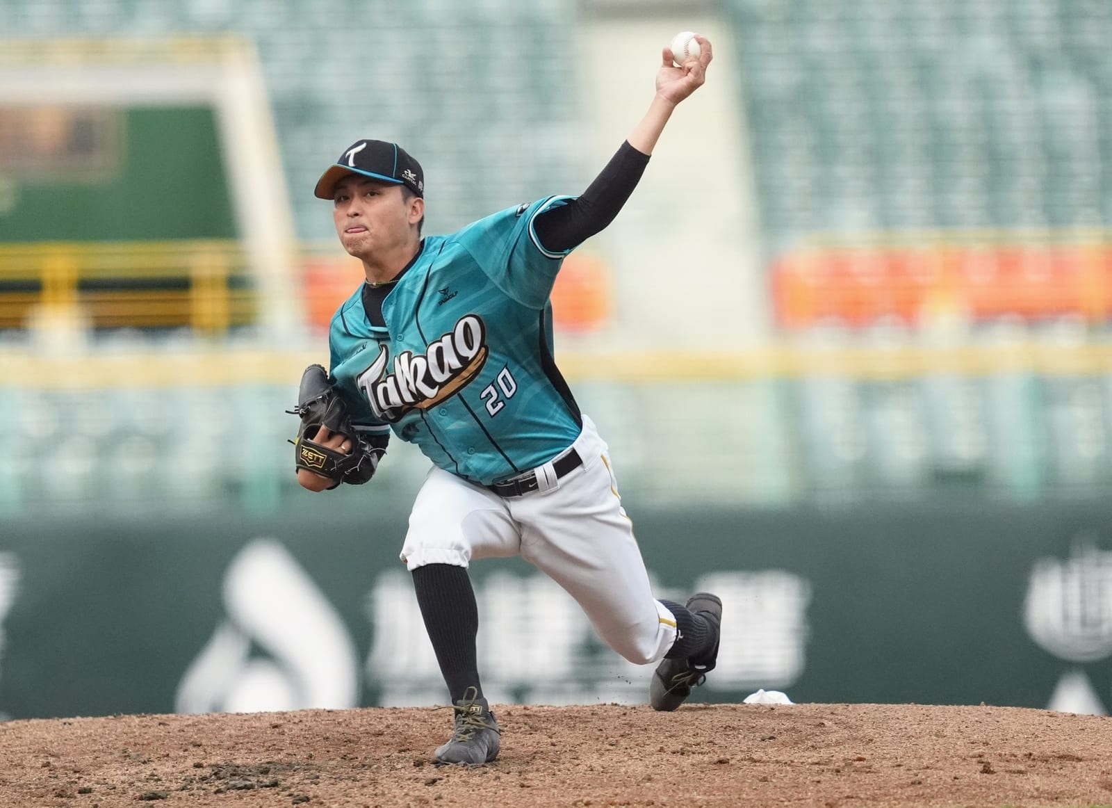 台鋼雄鷹在澄清湖上演大逆轉，藍寅倫再見安打締造勝利