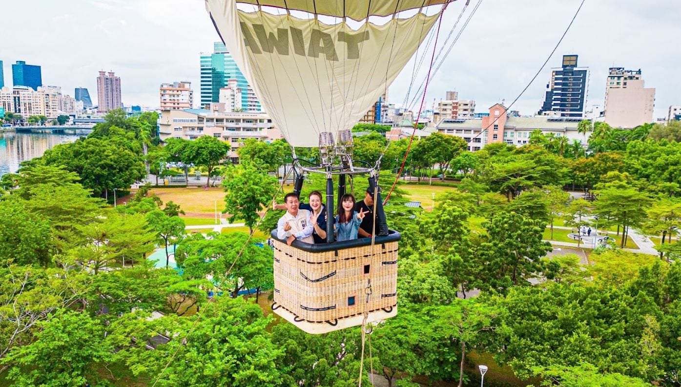 高雄超萌熊熱氣球登場，帶您飄上天空，共度中秋歡樂時光！