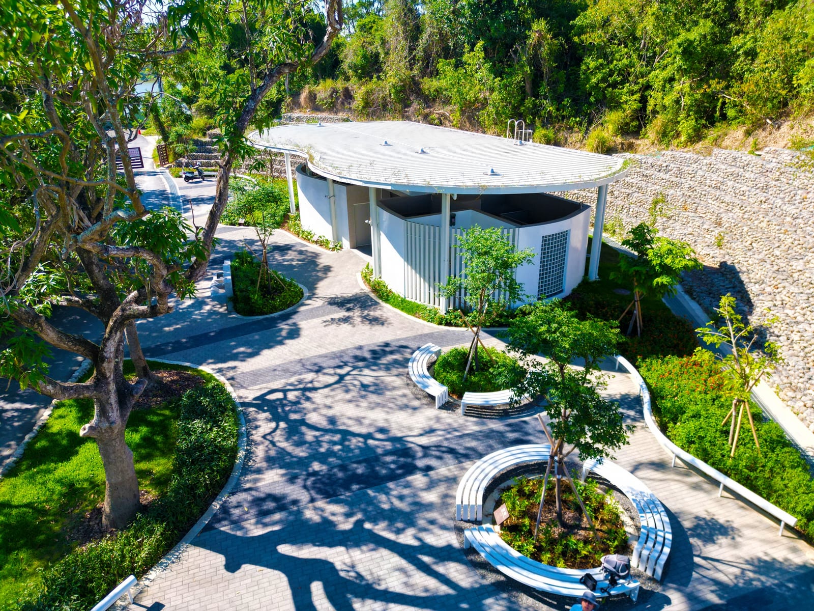 高雄觀音湖華麗轉身，榮獲2025國家卓越建設獎與建築園冶獎雙重肯定，打造生態永續與零碳綠洲新典範