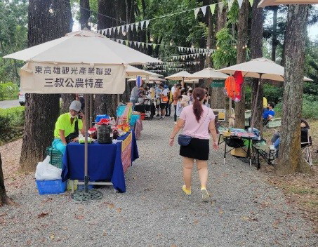 足留龜鄉－療癒系山城成果發表會暨市集展，2月27日於新威森林公園溫柔登場，邀請民眾走進六龜感受療癒山城魅力