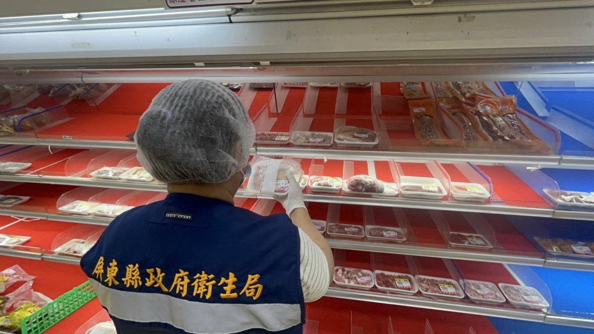 北市百威食品疑涉使用工業雙氧水漂白豬大腸，衛生局立即封存並加強稽查